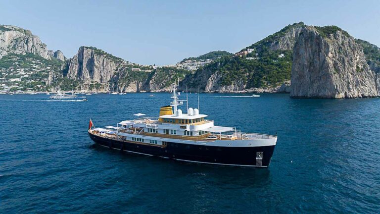 Yacht Blue II a Capri ripreso con drone per Louis Vuitton