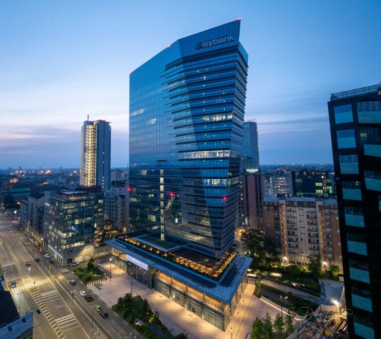 Veduta aerea della Torre Gioia a Milano