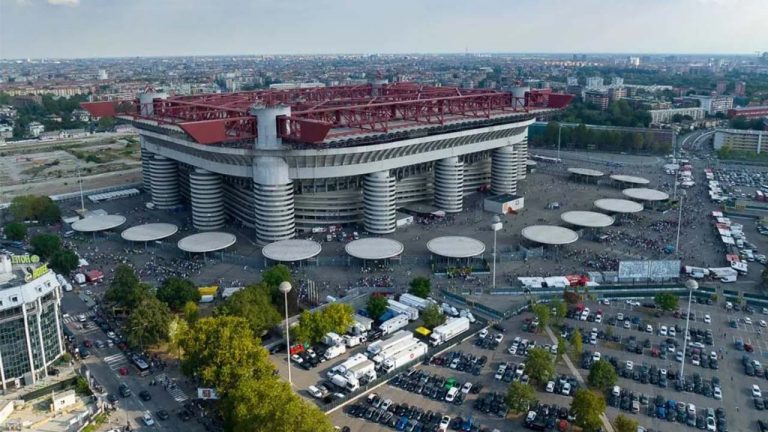 Veduta aerea dello stadio San Siro durante un grande evento